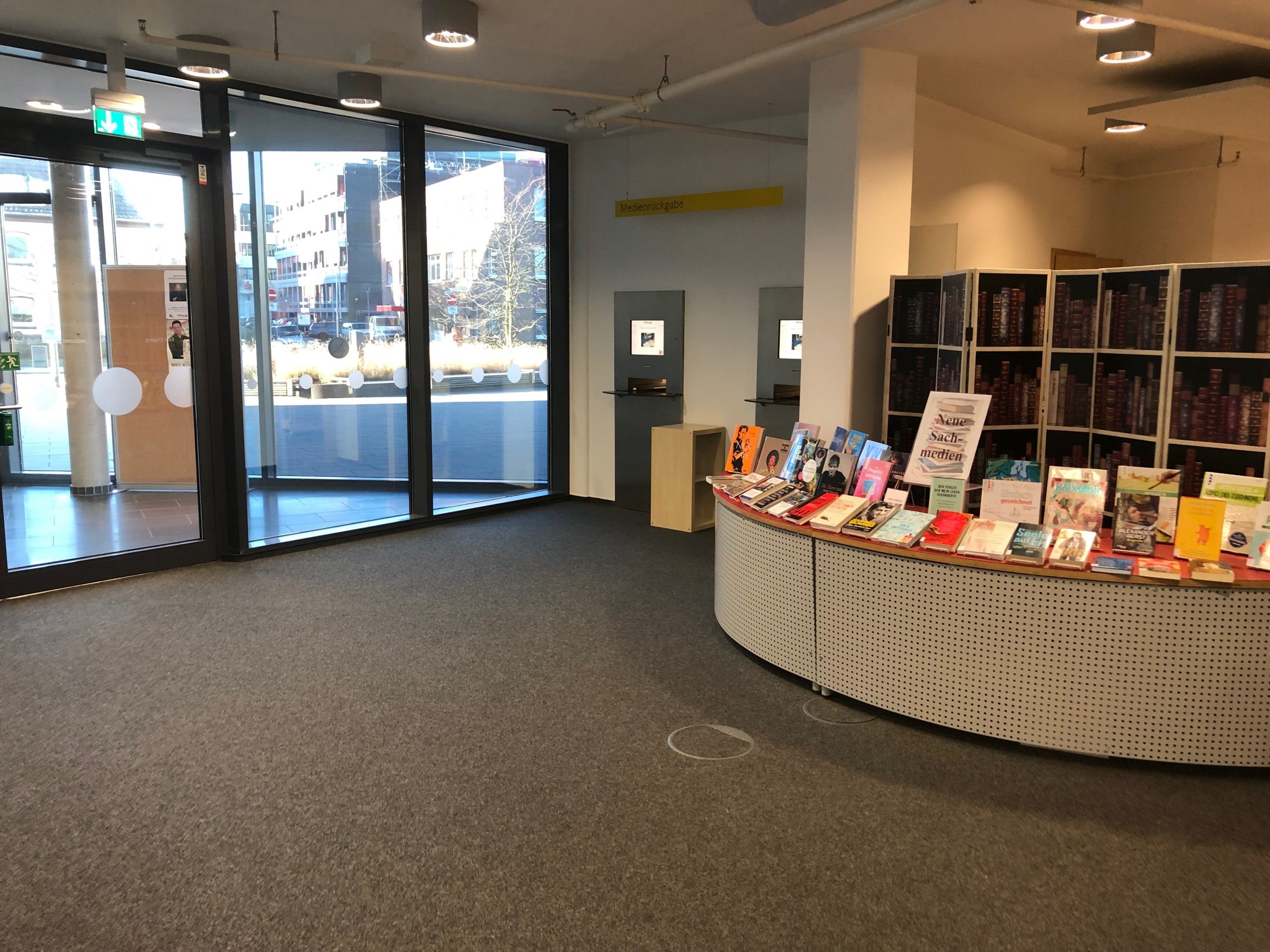 EG_Rückgabeautomaten vom Eingang links, Foto: Bibliothek Moers