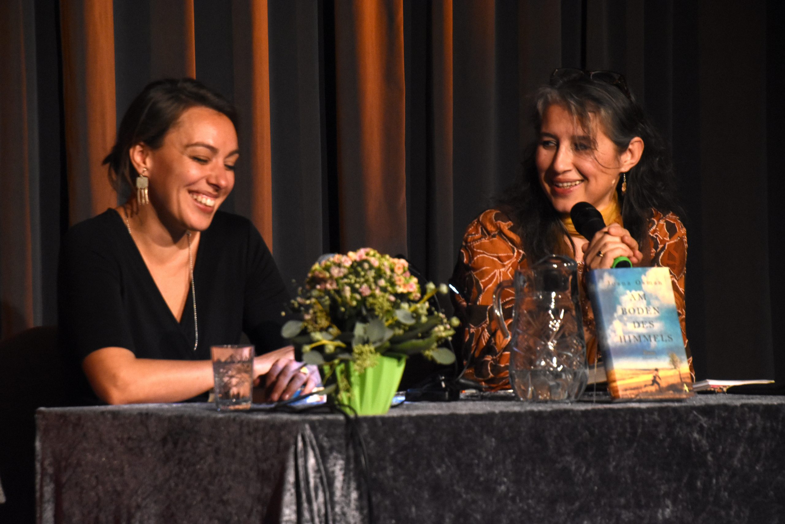 Autorin Joana Osman (l.) und Dr. Karin Yeşilada (r.) im Rahmen des 15. Literatürk-Festivals (2019)