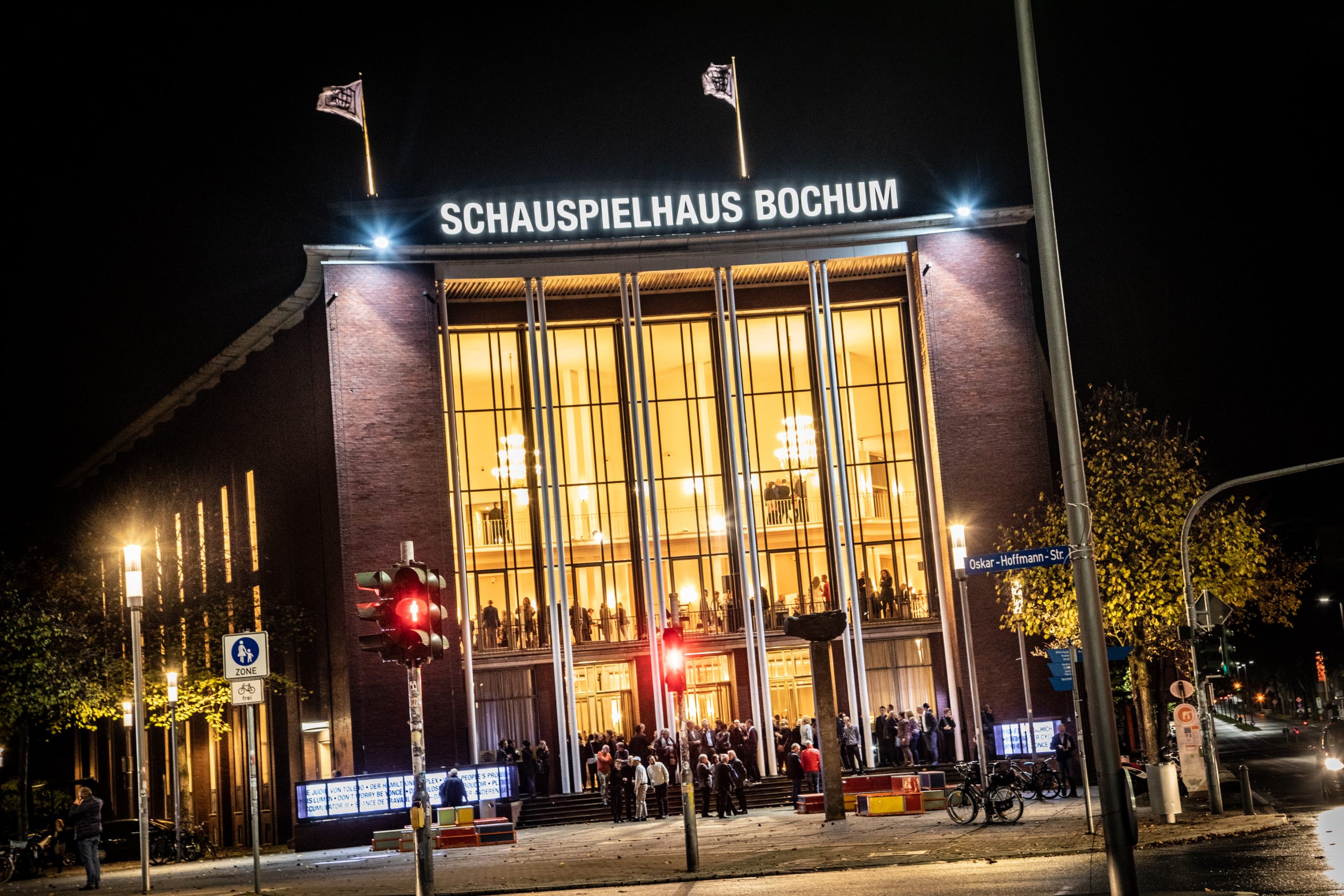 Gebäude des Schauspielhaus Bochum bei Nacht, Foto: Martin Steffen